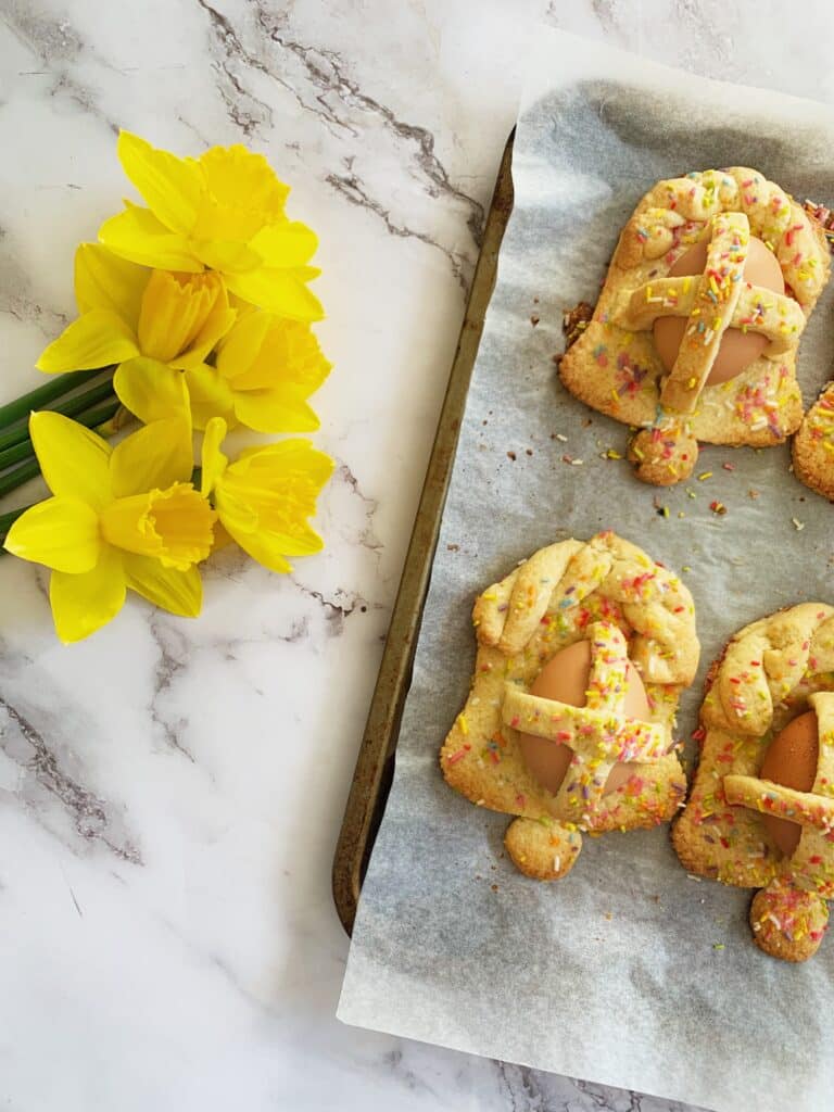 Sicilian Easter Bread with Eggs - Cuddura 6 Sicilian Easter Cookies