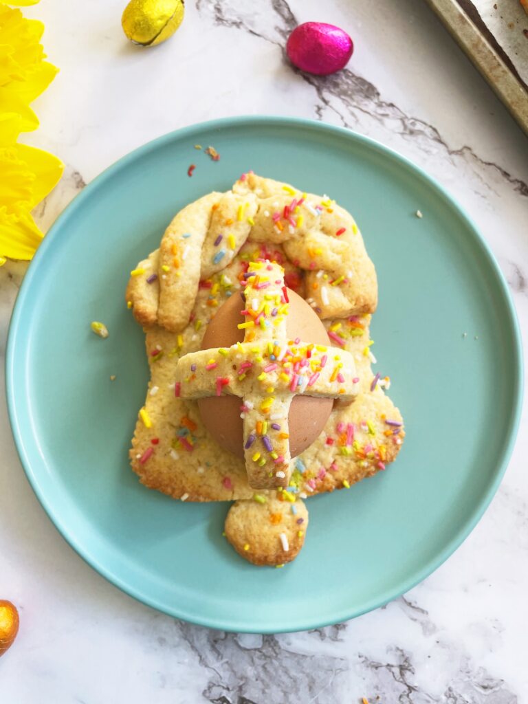 Sicilian Easter Bread with Eggs - Cuddura 3 5F1F5028 7CE3 4E3A 980B 0E38D7E42C3C 1 201 a