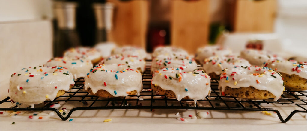 Lemon & Poppy Seed Baked Donuts 6 lemon & poppy seed baked donuts