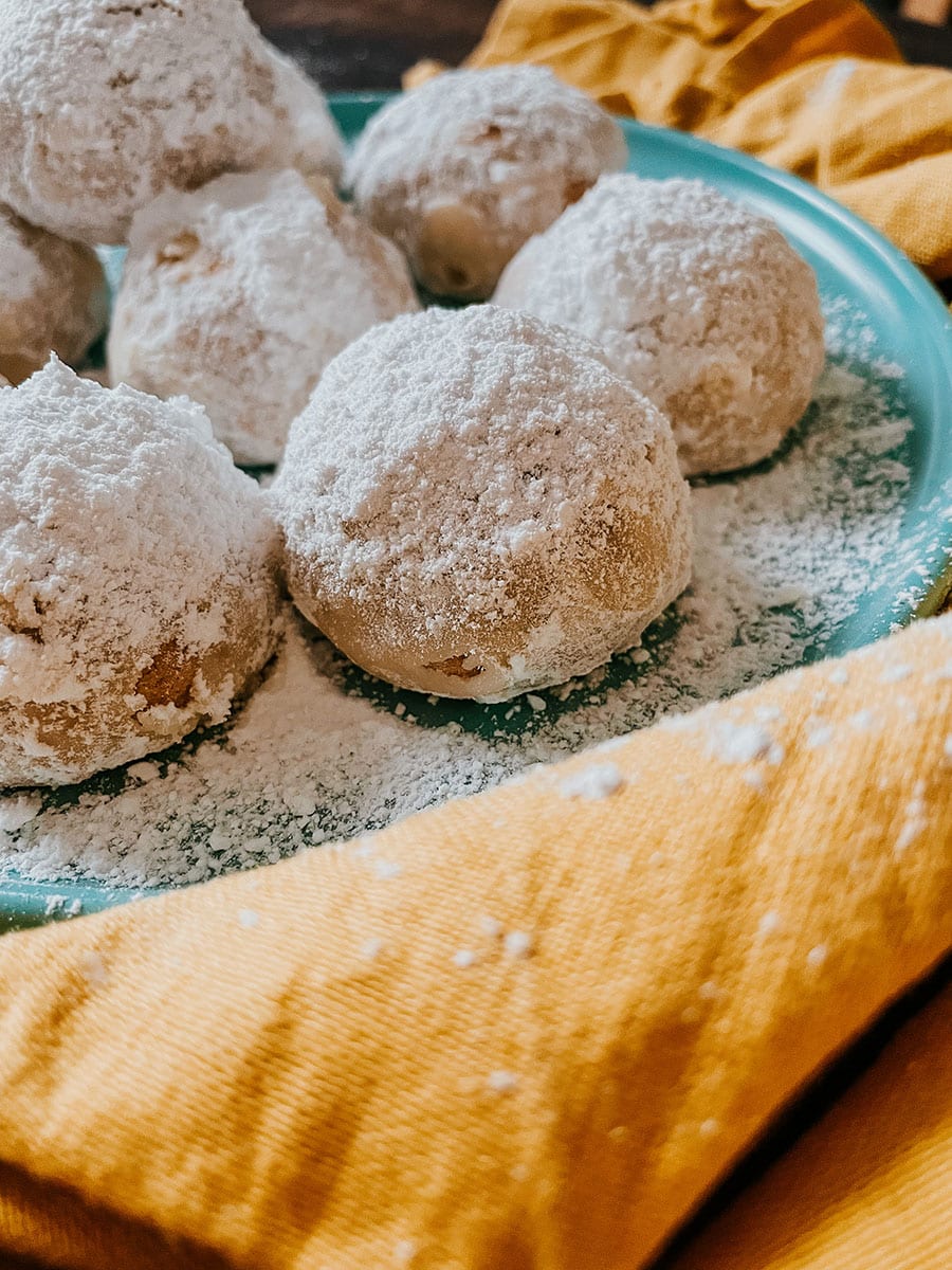 Kourabiethes, Delicious & Vegan Greek Cookies 4 kourabiethes details