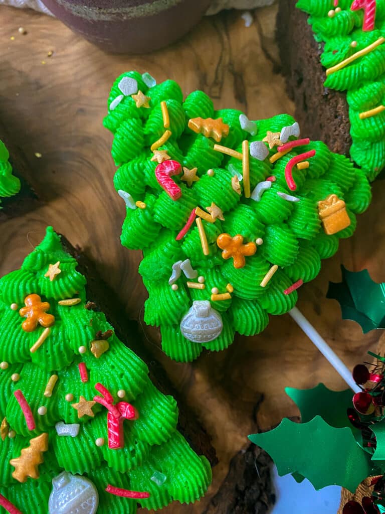 Decorated Christmas Brownie Trees 4 xmas tree brownies3