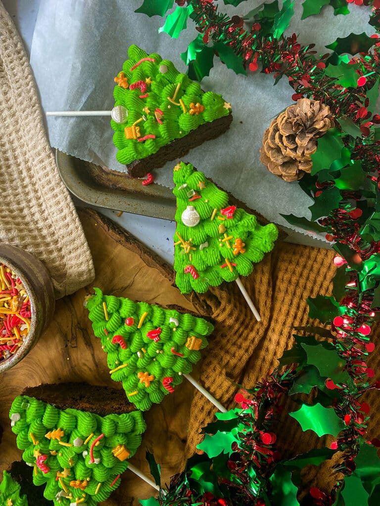 Decorated Christmas Brownie Trees 6 xmas tree brownies4